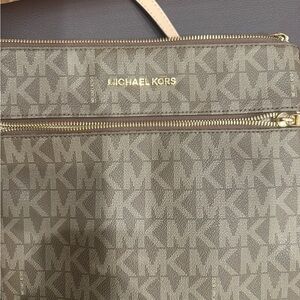 Michael Kors Cream and Gray Interior Bag
